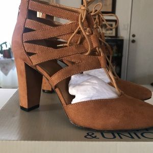 *NWT* Laceup, zipper back, block heel!
